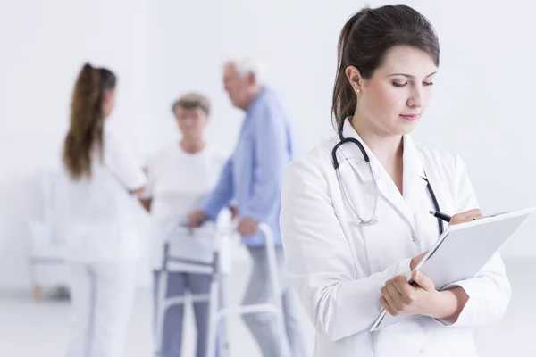 Taking care of her patients — Stock Photo, Image