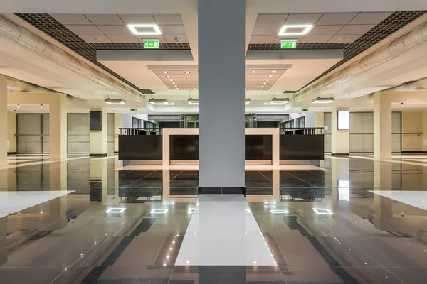 Spacious hall to welcome crowds of visitors — Stock Photo, Image