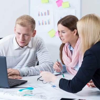 Ofis çalışması, resim