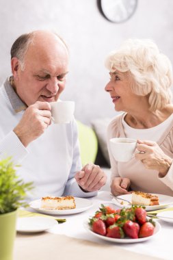 Kahve biriyle daha iyi geliyor