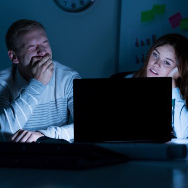Çok çalışan çalışanların laptop
