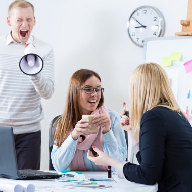 Tahriş olmuş mimar müdür toplantısı