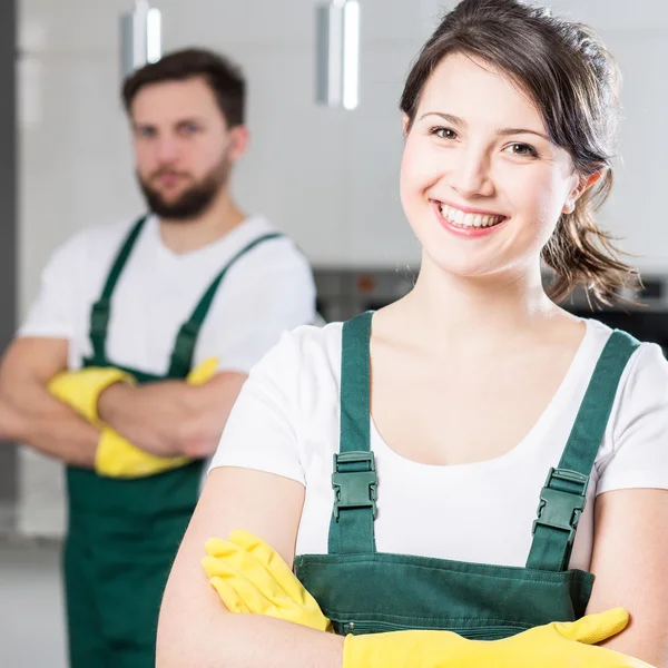 Två ungdomar i arbetet — Stockfoto