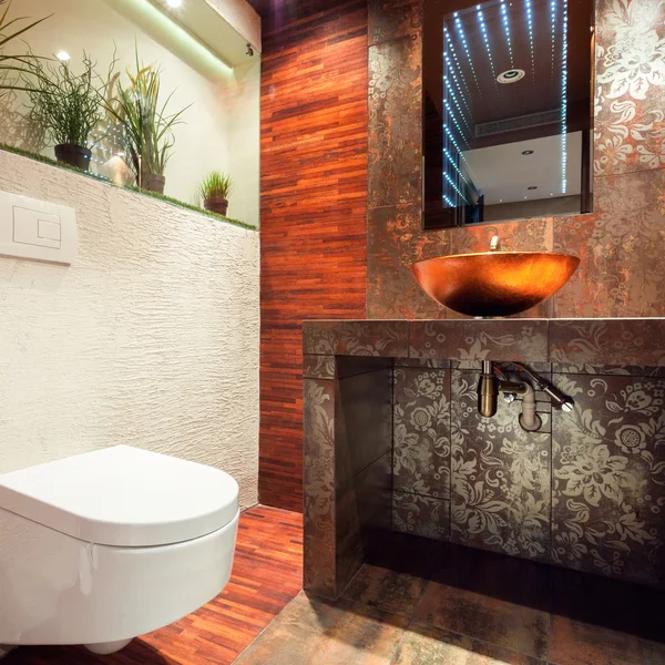 Modernes Badezimmer in luxuriösem Interieur — Stockfoto