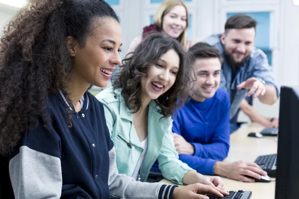 Wenn die Ergebnisse der Arbeit alle anziehen — Stockfoto