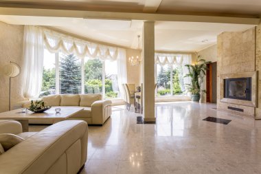 Etkileyici salon sahibinin servet görüntüleme