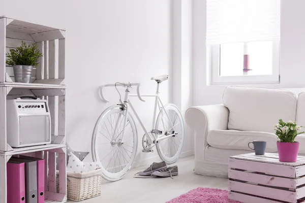 Хранение велосипедов в номере — стоковое фото