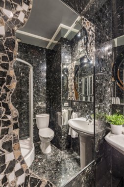 Yıldızlı gece benzeyen köpüklü banyo ışıklar