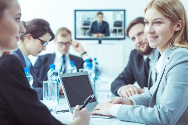 Şirketin yönetim kurulu haftalık Toplantı