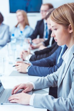 Toplantı sonuçlar dikkatli notlar alarak