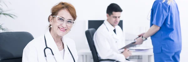 Retrato de médico feminino — Fotografia de Stock