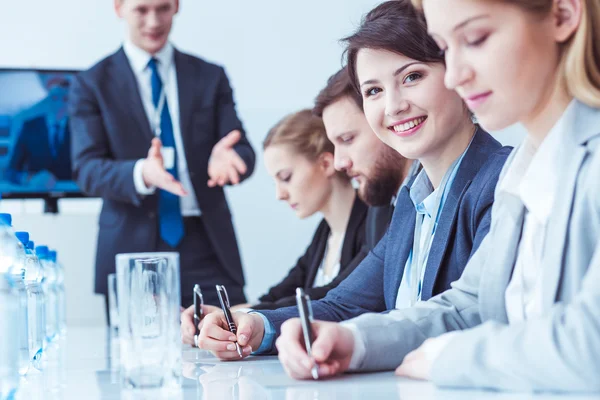 Glücklich, Teil dieses professionellen Teams zu sein — Stockfoto