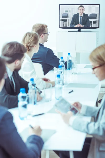 Conferência em linha com o representante ultramarino — Fotografia de Stock