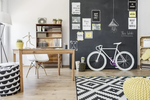 Interior with motivating blackboard wall — Stock Photo, Image