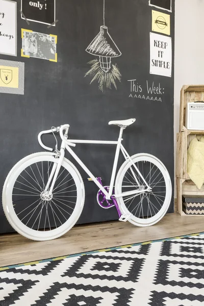 Habitación donde la bicicleta es el rey — Foto de Stock