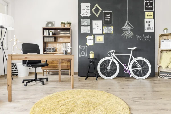 Espacio en casa de un amante de la bicicleta — Foto de Stock