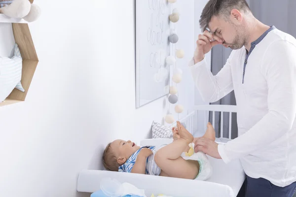 Papa hat eine empfindliche Nase — Stockfoto