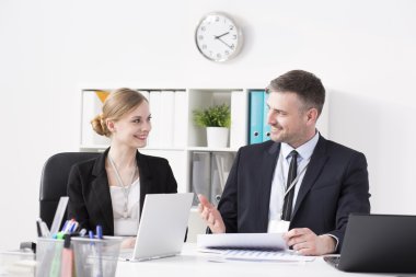 İş yerindeki iş adamları