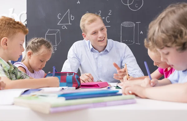 小学生学习数学 — 图库照片