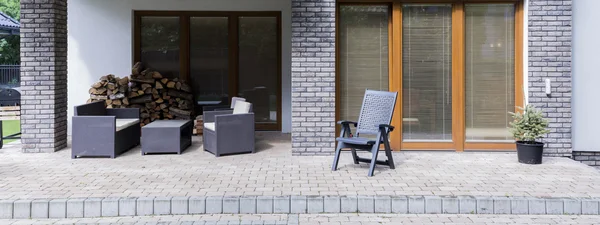 Nichts ist besser als ein Sommernachmittag auf der Terrasse — Stockfoto