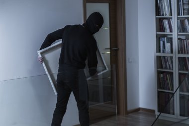 Sanat eserleri için soymaktan lüks Villa