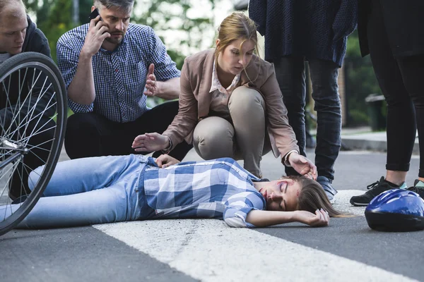 Giving the first aid — Stock Photo, Image