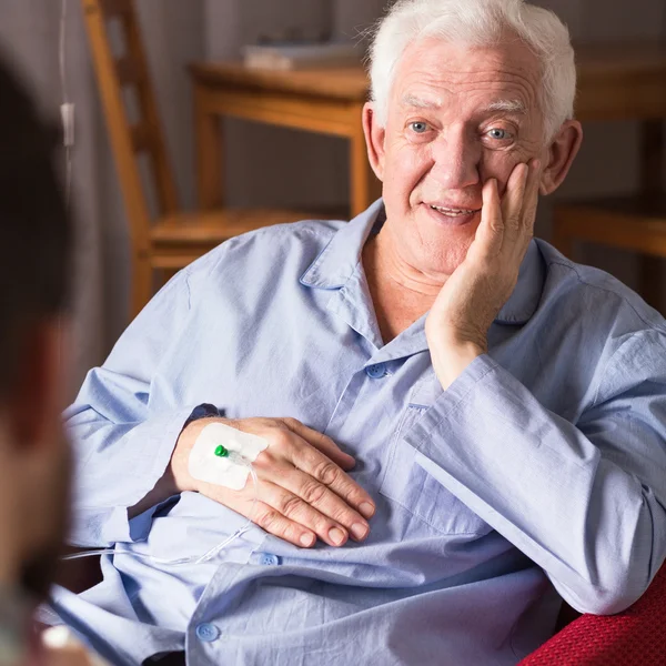 Hombre jubilado con carergiver — Foto de Stock