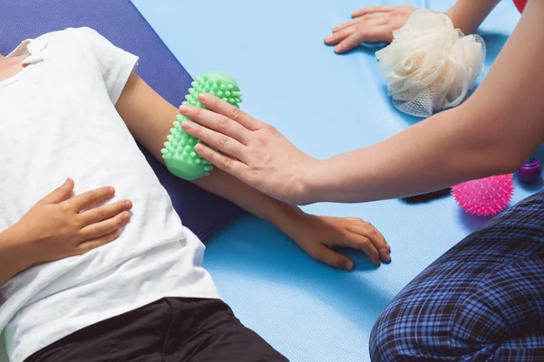 Rolo de massagem em terapia sensorial — Fotografia de Stock
