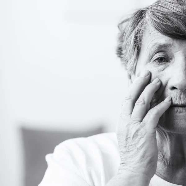 Senior woman suffering from schizophrenia — Stock Photo, Image