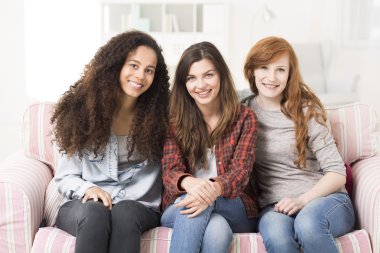 Her yerde en iyi arkadaşları ile mükemmel