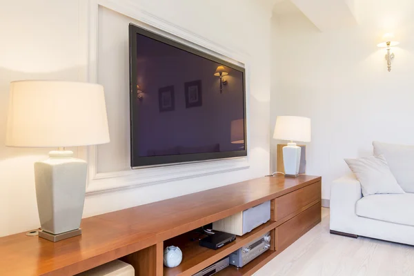 Indrukwekkende lounge kamer met high-end stereo-installatie — Stockfoto
