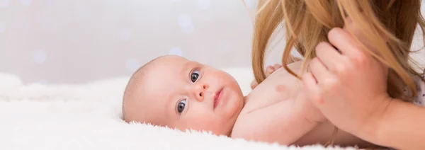 Glückliche Momente, die sie einander näher bringen — Stockfoto