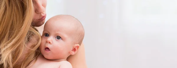 Mummy's arms are best place to be in — Stock Photo, Image