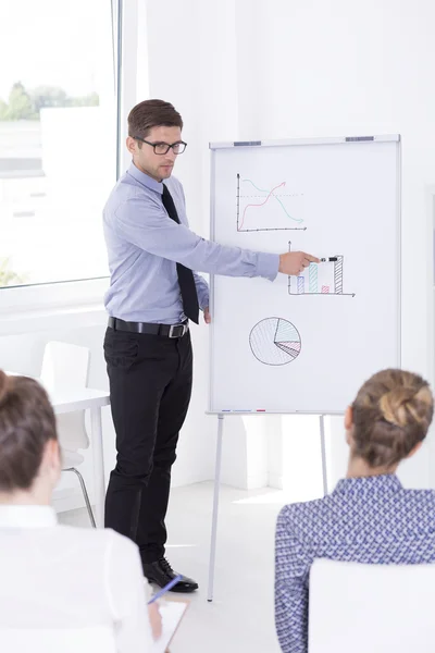 Hij is hier om hen beter op hun werk — Stockfoto