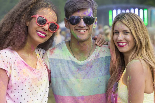 Genieten van een festival kleur samen — Stockfoto