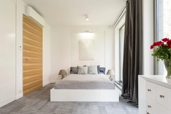 백색 현대 침실 — 스톡 사진