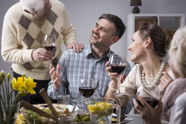 La joie des occasions de passer du temps avec la famille — Photo