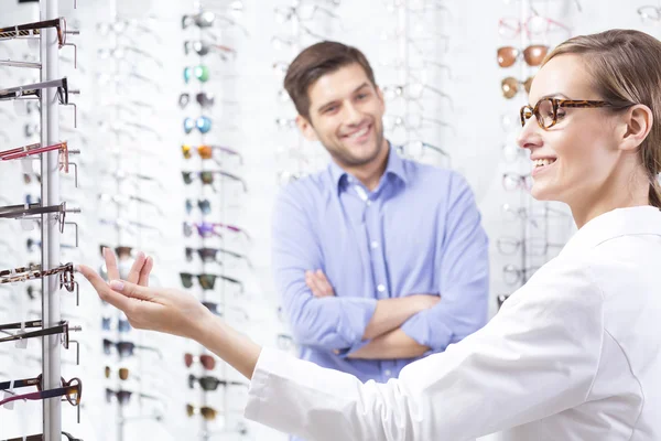 På optiker butik — Stockfoto