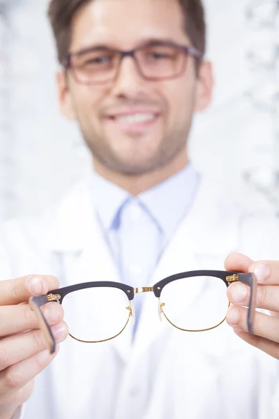 Uomo con occhiali da vista — Foto Stock