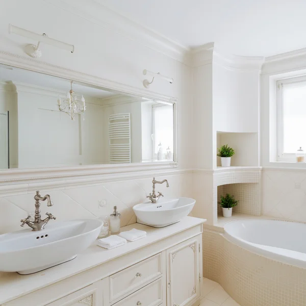 Showy bathroom in cream colors — Stock Photo, Image