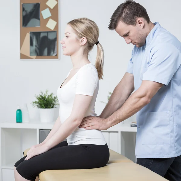 Mobilisatie lumbale wervelkolom — Stockfoto