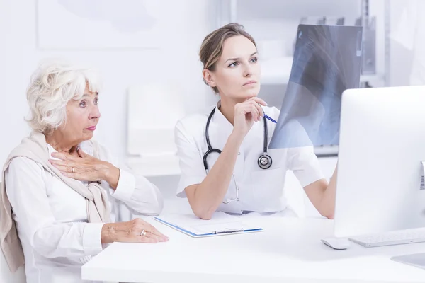 Het ziet er niet goed... — Stockfoto