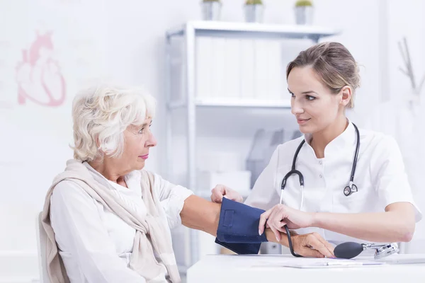 Tienes una presión arterial normal. — Foto de Stock