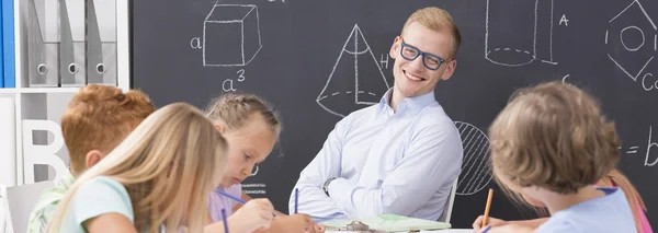 Lehrer während des Unterrichts — Stockfoto