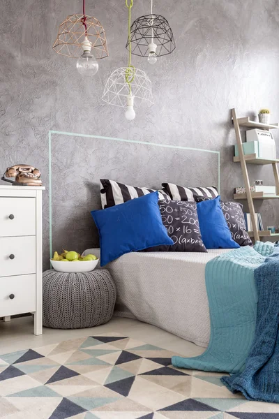 Neue design schlafzimmer in grau idee — stockfoto © photographee ...
