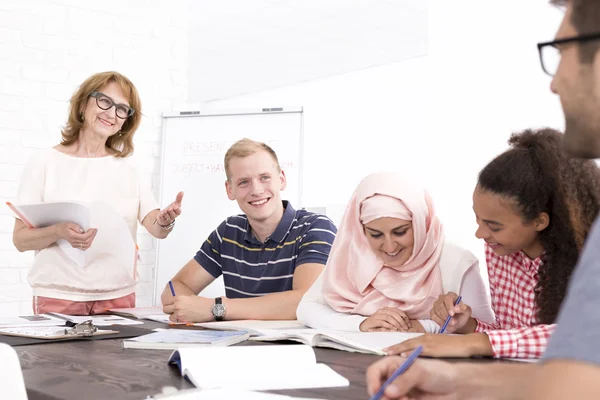 Studying in multicultural atmosphere — Stock Photo, Image