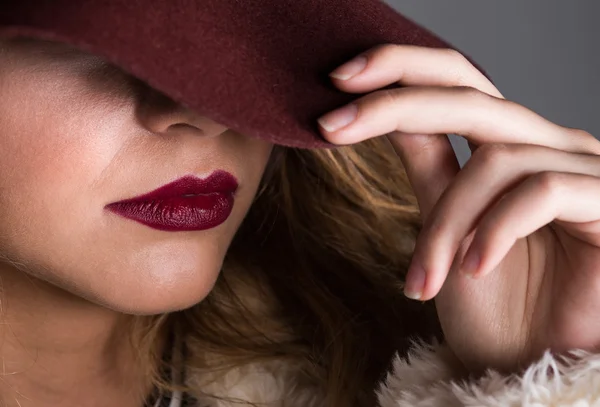 Mujer usando sombrero —  Fotos de Stock