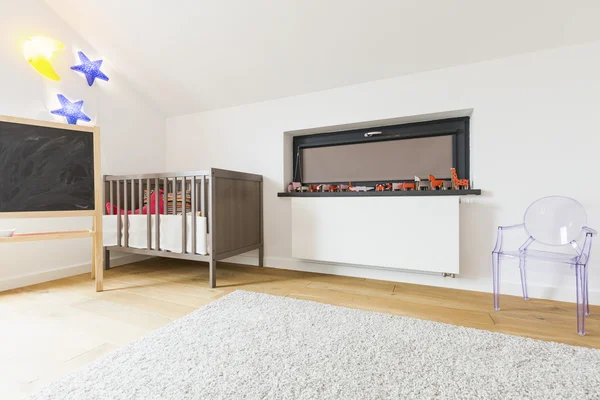 Kartonnen safari in een kleine baby's kamer — Stockfoto