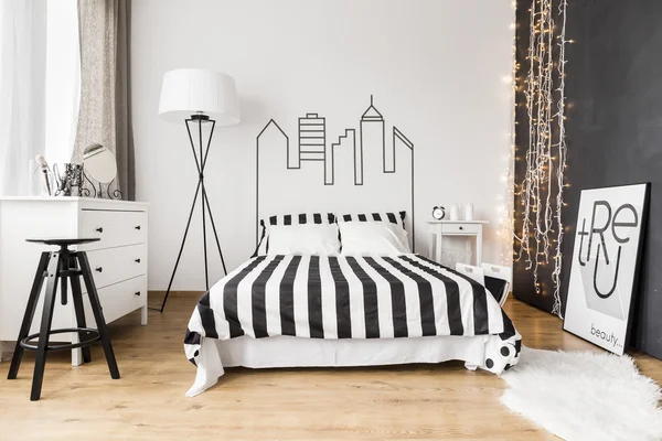 Schwarz-weißes Zimmer für zwei Personen — Stockfoto