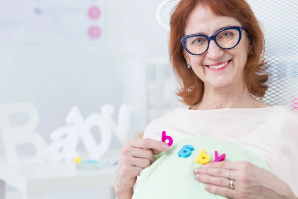 Palavra de bebê na barriga — Fotografia de Stock